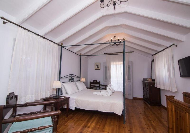 Niriides Hotel Apartments Simi Zewnętrze zdjęcie